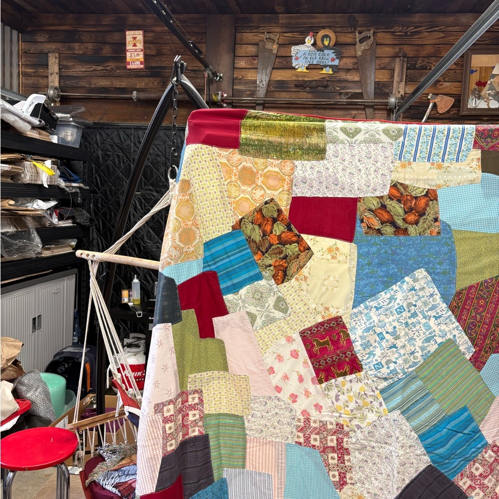 Vibrant Patchwork Quilt Had Made Vintage Fabric - Picture 2 of 15